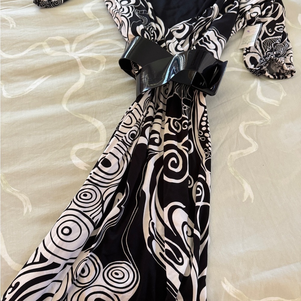 Black and White Patterned Dress with Belt - Picture 5 of 13
